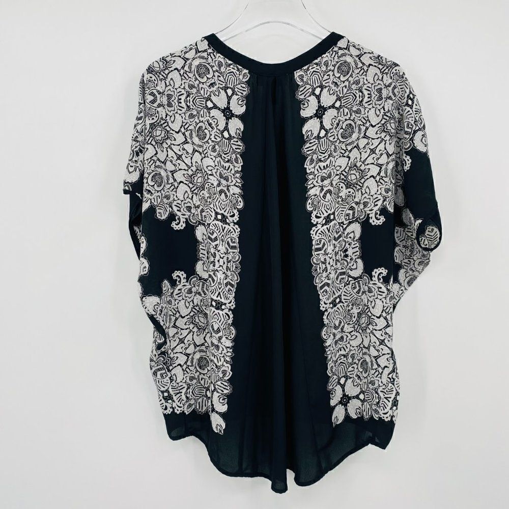 Carmen Marc Valvo Size Medium Black & White Printed V Neck Kimono Style Blouse - Picture 9 of 9